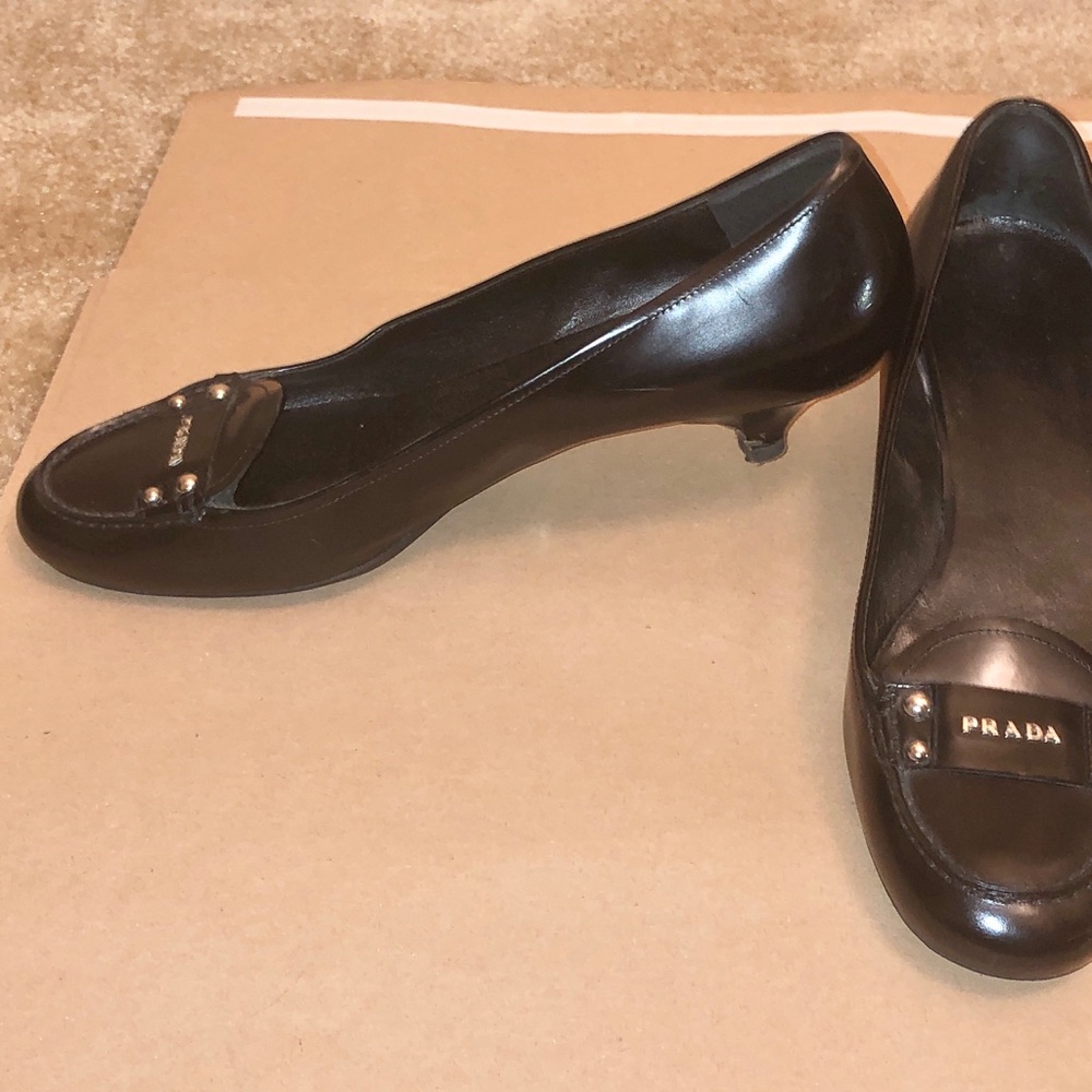 CLASSY PRADA KITTEN HEEL SZ 39/ 9 (fit like a 8.5) - Picture 2 of 3